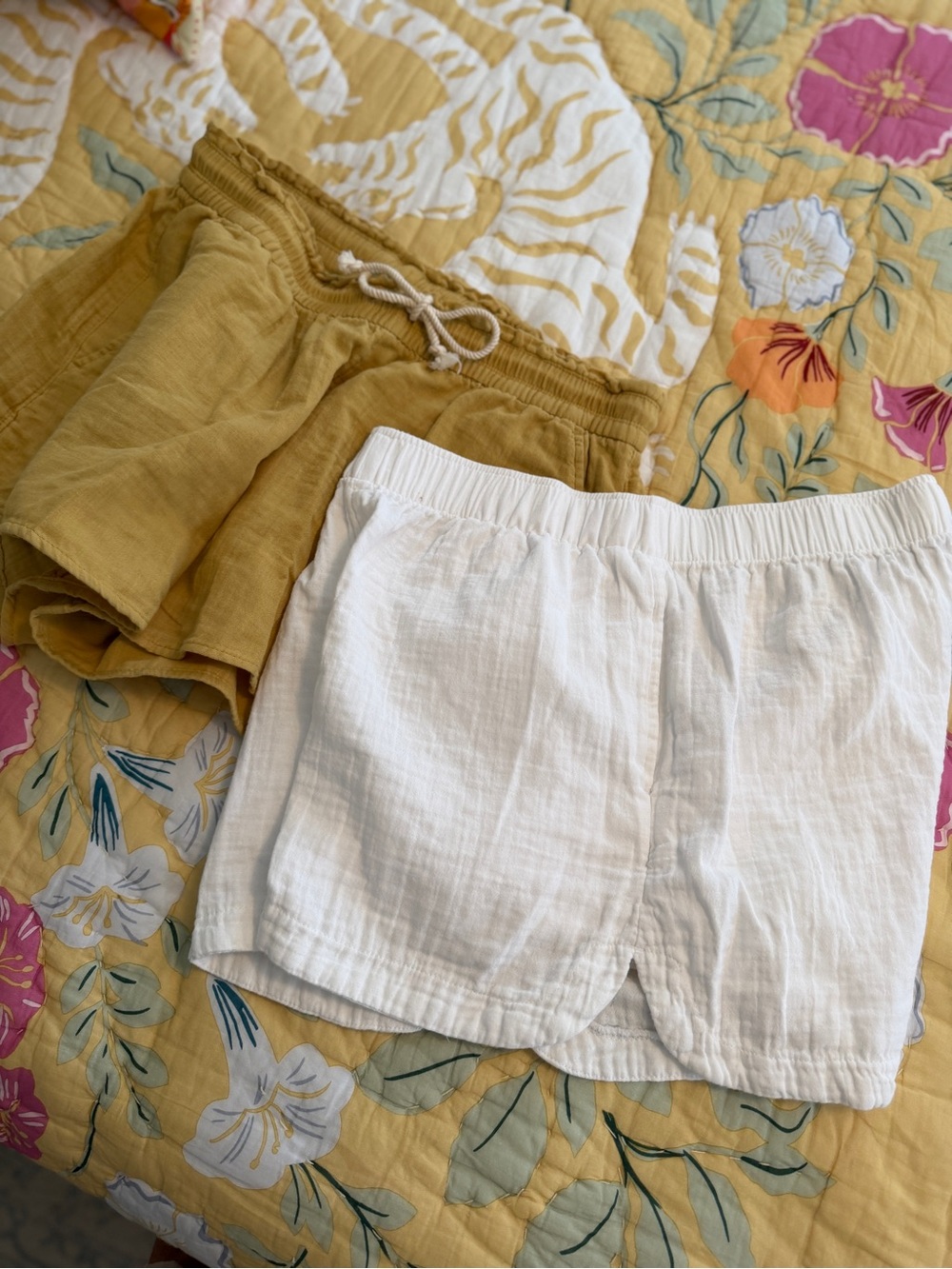 Old Navy Linen-Feel Shorts — White & Mustard